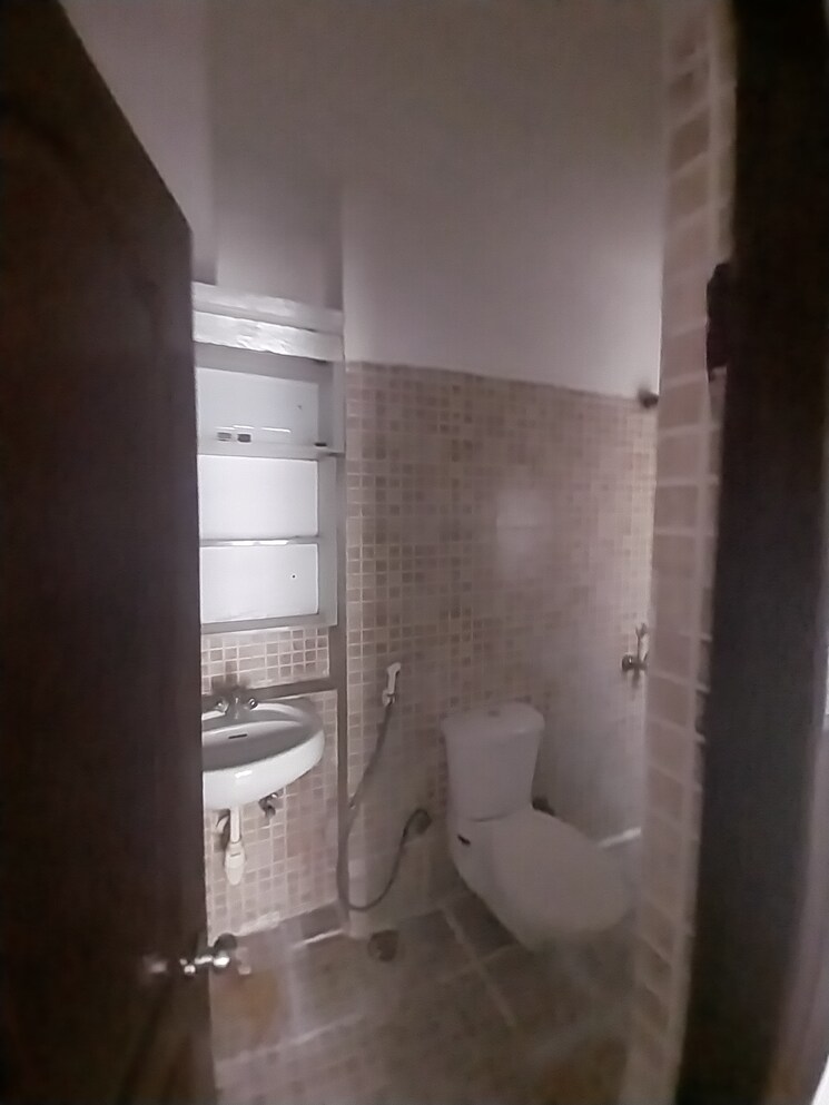 Kitchen, paras-tierea 2.5 Bedroom 825 Sq.Ft. Apartment In Sector 137 Noida 9337219