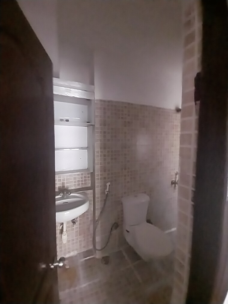 Kitchen, paras-tierea 2.5 Bedroom 825 Sq.Ft. Apartment In Sector 137 Noida 9337219