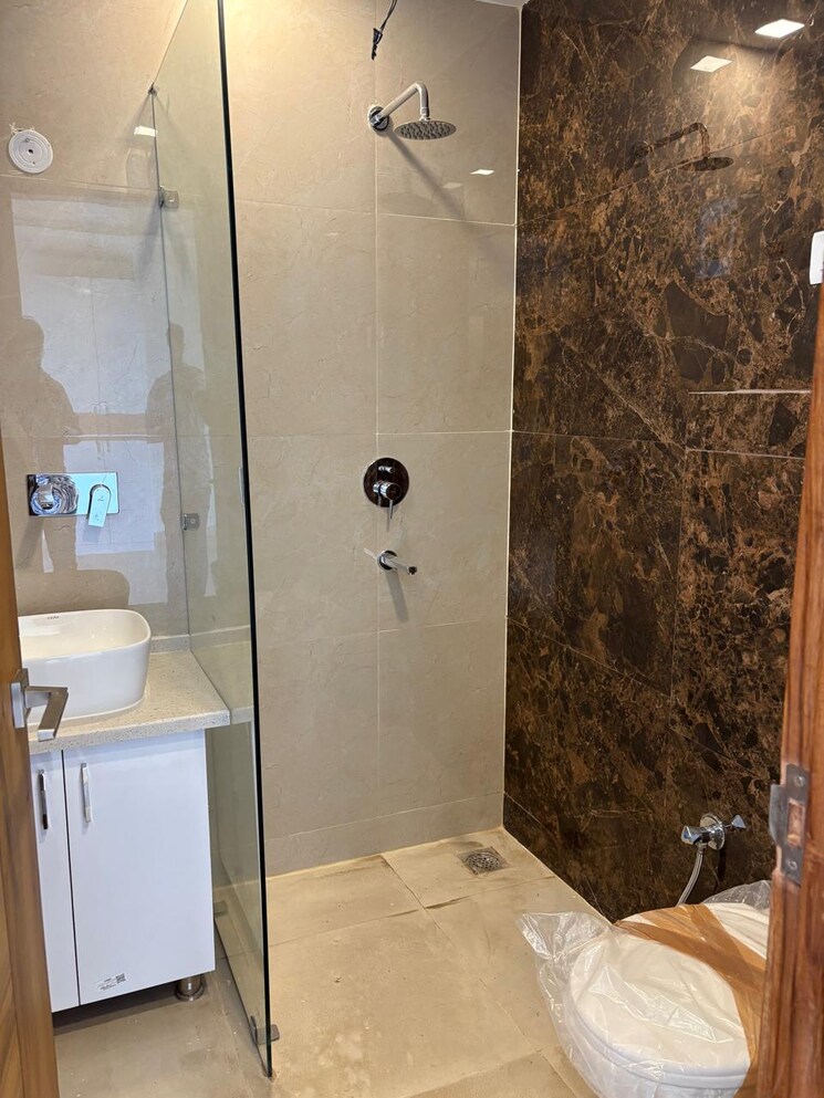 Bathroom, sector 85 3 Bedroom 2250 Sq.Ft. Builder Floor In Sector 85 Faridabad 9337185