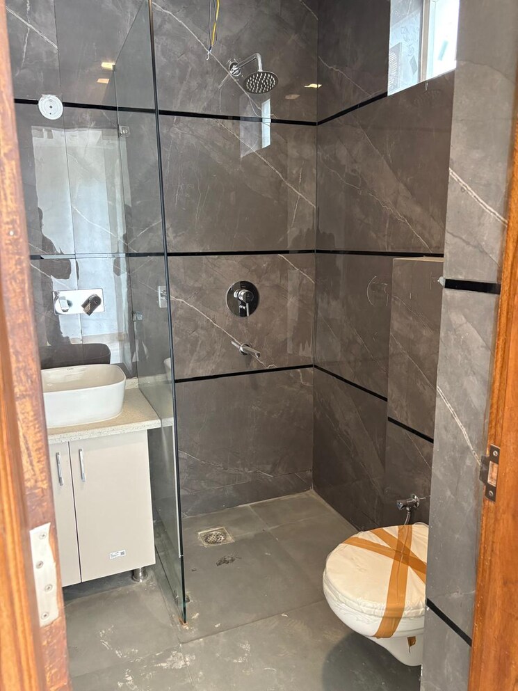 Bathroom, sector 85 3 Bedroom 2250 Sq.Ft. Builder Floor In Sector 85 Faridabad 9337185