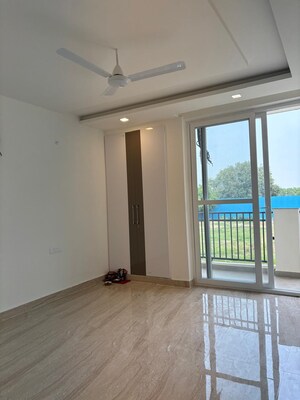 Room in 3 BHK Builder Floor at Sector 85 – for Rent
