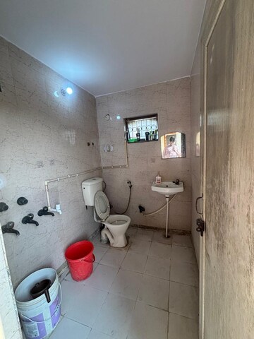 Bathroom in 1.5 BHK Villa at Sector 29 – for Rent