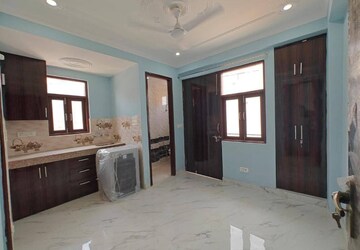 Room in 1 BHK Builder Floor at Saket – for Rent