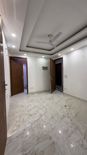 Room in 2 BHK Builder Floor at Saket – for Rent