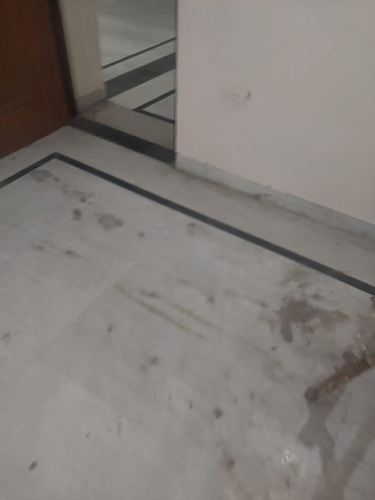 Room, sector 19 3 Bedroom 3000 Sq.Ft. Independent House In Sector 19 Faridabad 9337310