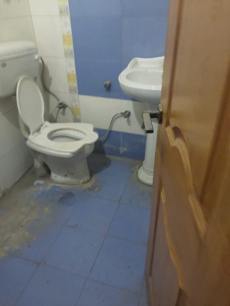 Bathroom, sector 19 3 Bedroom 3000 Sq.Ft. Independent House In Sector 19 Faridabad 9337310