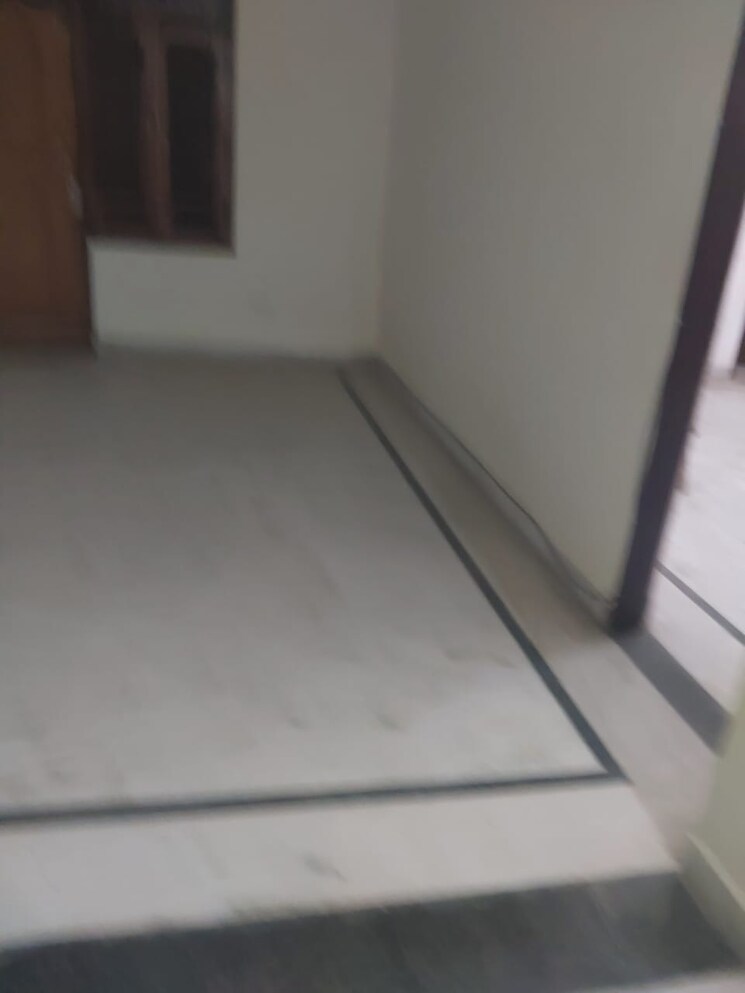 Room, sector 19 3 Bedroom 3000 Sq.Ft. Independent House In Sector 19 Faridabad 9337310