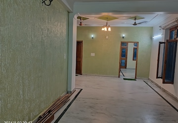 Room in 3 BHK Apartment at Shivalik Puram – for Rent