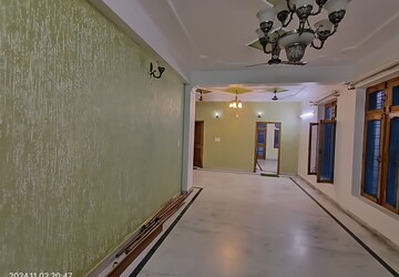 Room in 3 BHK Apartment at Shivalik Puram – for Rent