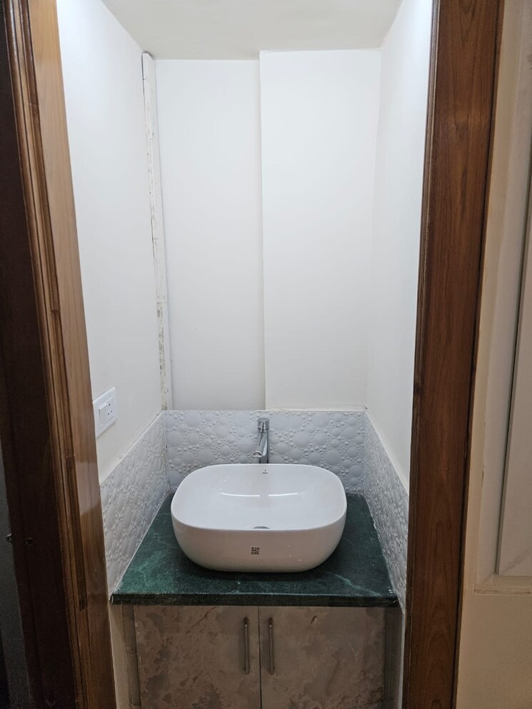 Bathroom, raipur 3 Bedroom 1600 Sq.Ft. Builder Floor In Raipur Dehradun 9337481