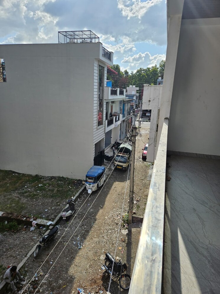 Balcony, raipur 3 Bedroom 1600 Sq.Ft. Builder Floor In Raipur Dehradun 9337481