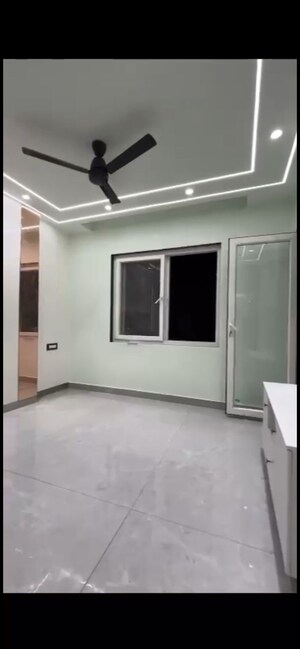 Room in 4 BHK Builder Floor at Uttam Nagar – for Rent