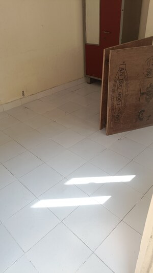 Room in 2.5 BHK Apartment at Jaypee Greens Kosmos, Sector 134 – for Rent