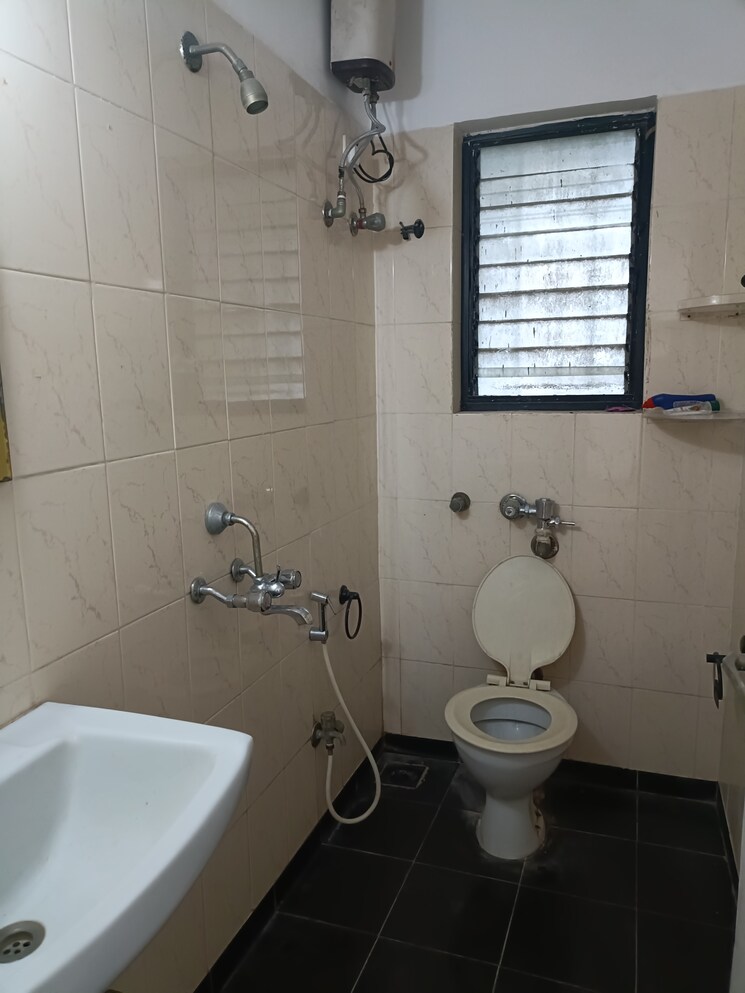 Bathroom, lalani-velentine-iv-and-v 2 Bedroom 850 Sq.Ft. Apartment In Goregaon East Mumbai 9337689