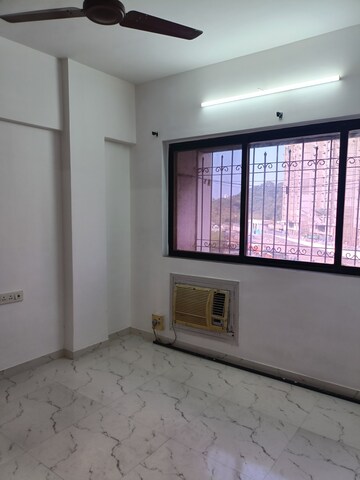 Room in 2 BHK Apartment at Lalani Velentine IV And V, Goregaon East – for Rent