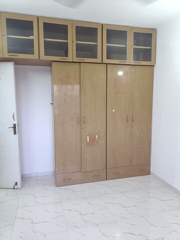 Room in 2 BHK Apartment at Lalani Velentine IV And V, Goregaon East – for Rent