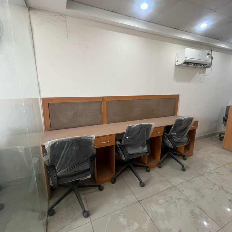Team Area, chandigarh-citi-center Commercial Office Space 500 Sq.Ft. In Vip Road Zirakpur 9337639