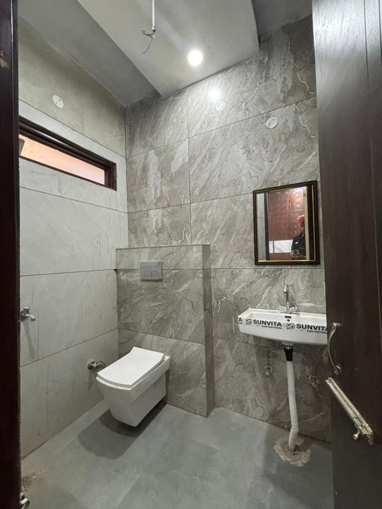 Attached Bathroom, sector 63 mohali 6 Bedroom 100 Sq.Yd. Independent House In Sector 63, Mohali Mohali 9337690