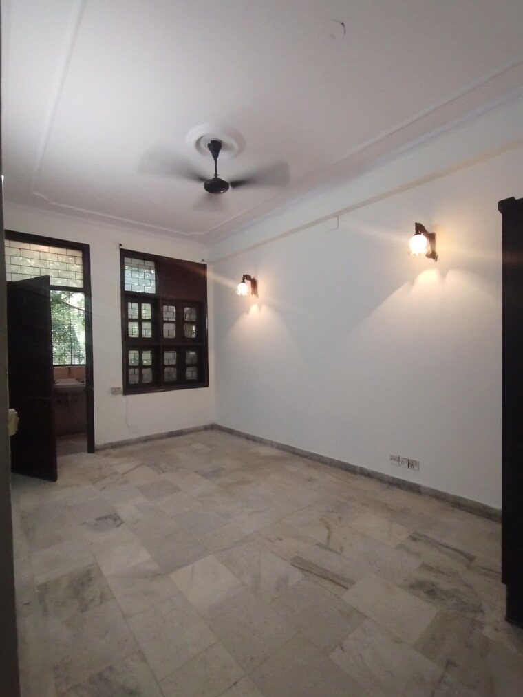 Room, shivalik colony 3 Bedroom 1800 Sq.Ft. Builder Floor In Shivalik Colony Delhi 9337735