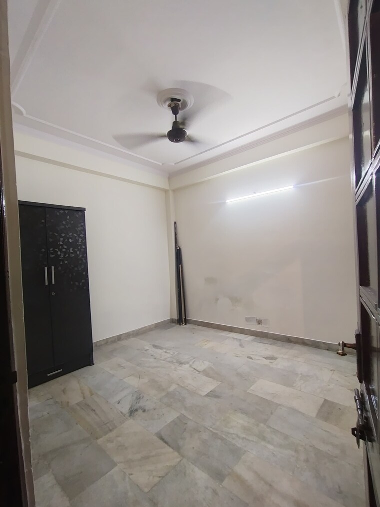 Room, shivalik colony 3 Bedroom 1800 Sq.Ft. Builder Floor In Shivalik Colony Delhi 9337735