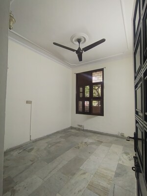 Room in 3 BHK Builder Floor at Shivalik Colony – for Rent