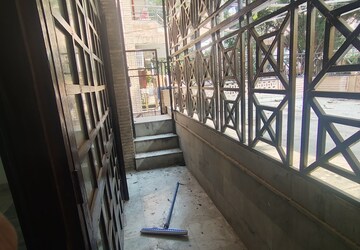 Balcony in 3 BHK Builder Floor at Shivalik Colony – for Rent