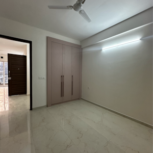 Room in 3.5 BHK Apartment at Smart World Gems, Sector 89 – for Rent