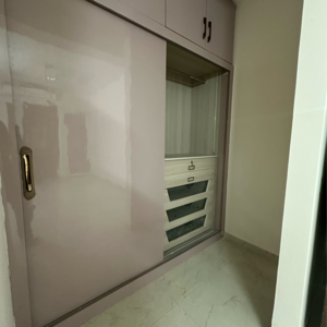 Room in 3.5 BHK Apartment at Smart World Gems, Sector 89 – for Rent