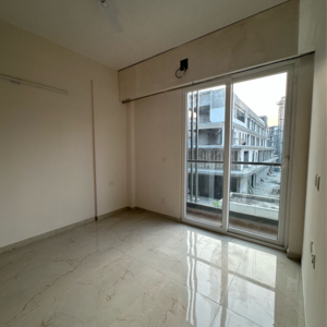 Room in 3.5 BHK Apartment at Smart World Gems, Sector 89 – for Rent