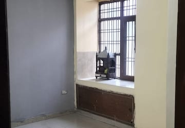 Room in 3 BHK Apartment at SRS Royal Hills, Sector 87 – for Rent
