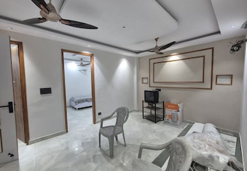 Team Area in 3 BHK Builder Floor at Chittaranjan Park – for Sale