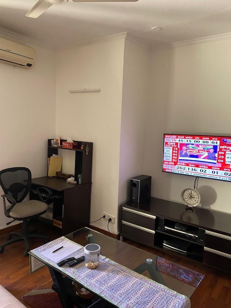 Master Bedroom, suncity-essel-tower 3 Bedroom 200 Sq.Yd. Apartment In Sector 28 Gurgaon 9337908