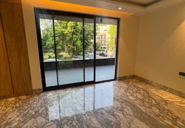 Room in 3 BHK Builder Floor at Malcha Marg – for Sale
