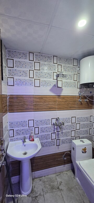 Master Bedroom in 3 BHK Builder Floor at Sarfabad Village – for Sale