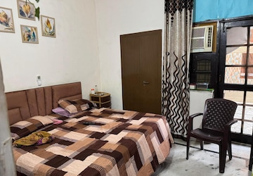 Bedroom in 2 BHK Builder Floor at South Delhi – for Rent