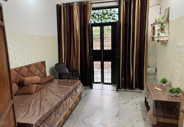 2 BHK Builder Floor For Rent in South Delhi
