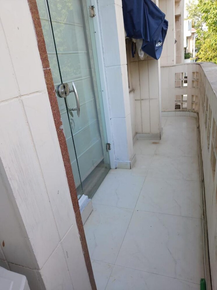 Bathroom, sushant lok i 3 Bedroom 345 Sq.Yd. Builder Floor In Sushant Lok I Gurgaon 9338133