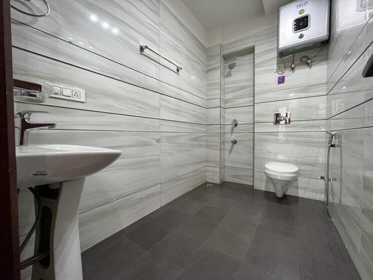 Bathroom, chattarpur 4 Bedroom 1800 Sq.Ft. Apartment In Chattarpur Delhi 9338101
