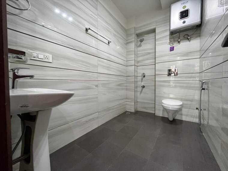 Bathroom, chattarpur 4 Bedroom 1800 Sq.Ft. Apartment In Chattarpur Delhi 9338101