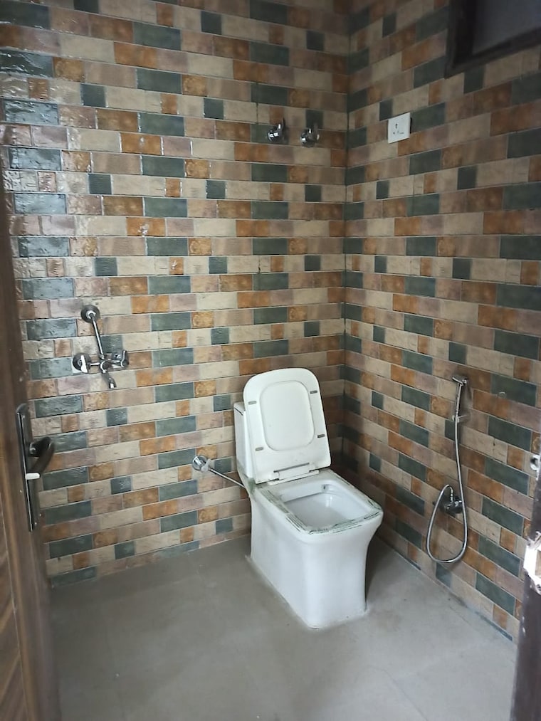 Bathroom, chattarpur 3 Bedroom 1000 Sq.Ft. Apartment In Chattarpur Delhi 9338240