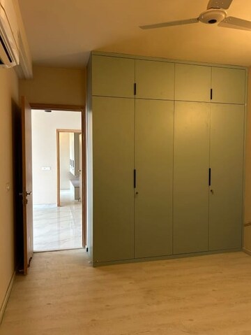Room in 3.5 BHK Apartment at M3M Heights, Sector 65 – for Rent