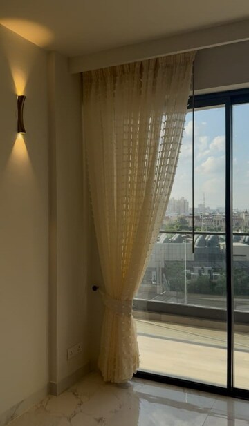 Building Lobby in 3.5 BHK Apartment at M3M Heights, Sector 65 – for Rent
