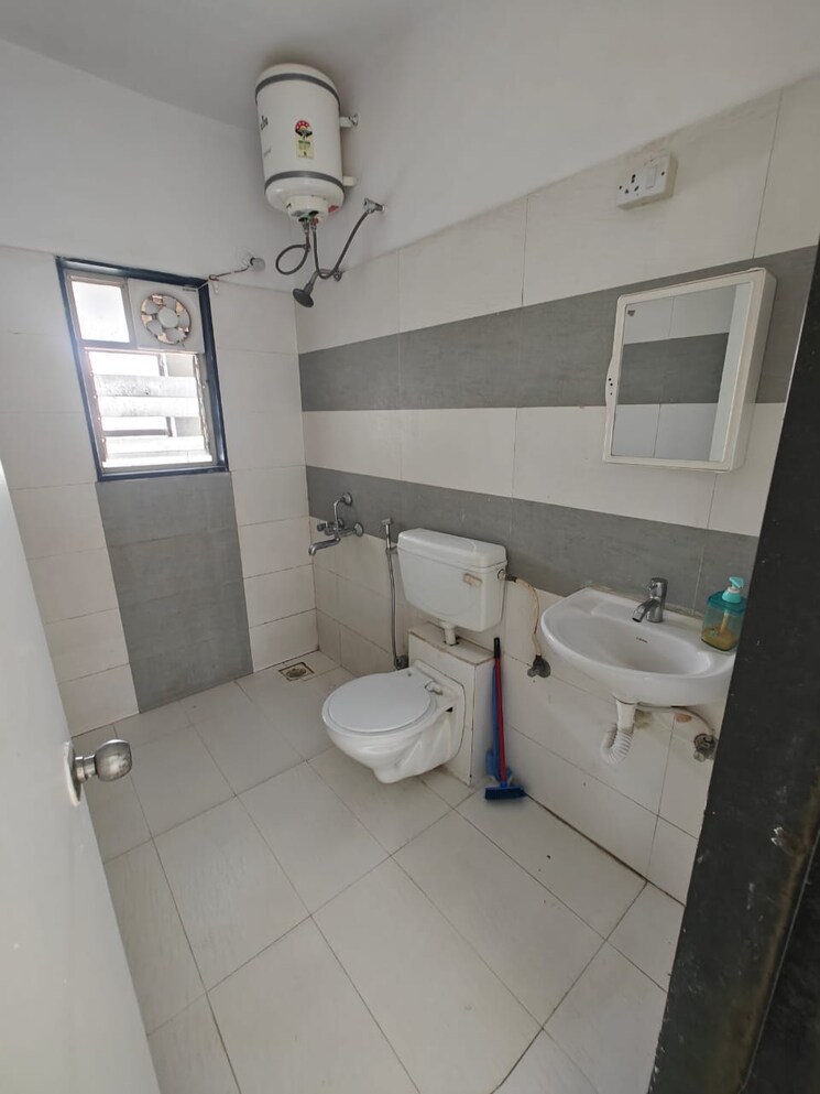 Bathroom, multicon-silver-dale-phase-i 3 Bedroom 1535 Sq.Ft. Apartment In Baner Pune 9338346
