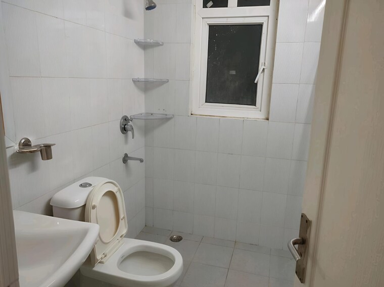 Bathroom, dhoot-time-residency 3 Bedroom 1502 Sq.Ft. Apartment In Sector 63 Gurgaon 9338392