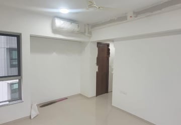 Room in 3 BHK Apartment at Kalpataru Immensa, Kolshet Road – for Rent