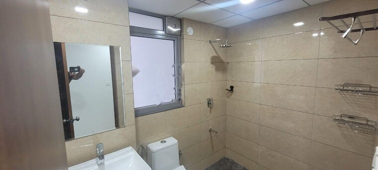 Bathroom, kalpataru-immensa 3 Bedroom 996 Sq.Ft. Apartment In Kolshet Road Thane 9338391