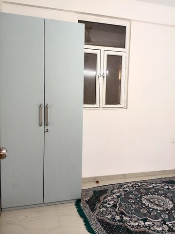 Room in 3.5 BHK Apartment at Gaur City 1st Avenue, Sector 4 Greater Noida – for Rent