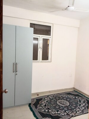 Room in 3.5 BHK Apartment at Gaur City 1st Avenue, Sector 4 Greater Noida – for Rent