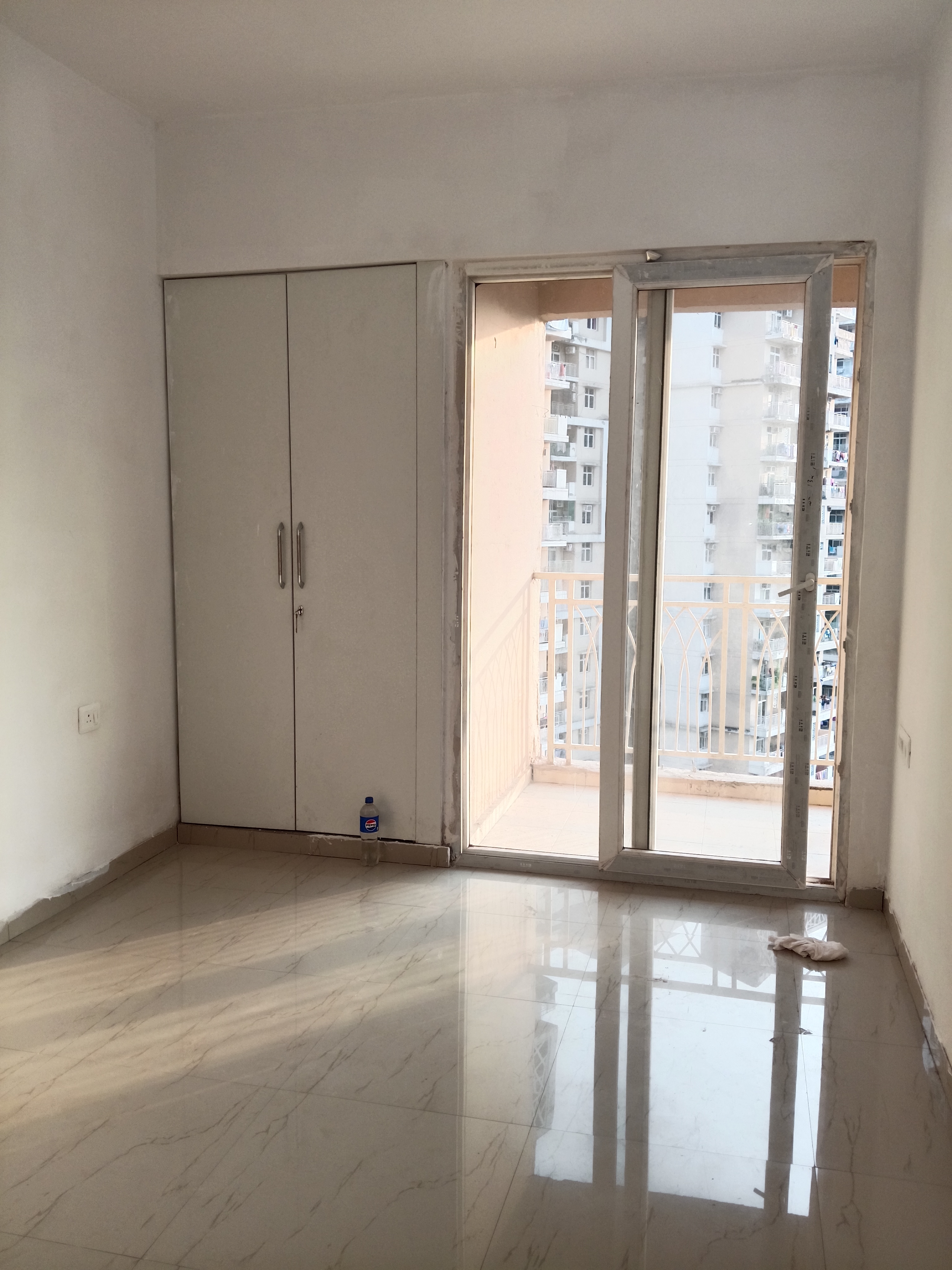 3.5 BHK + Extra Room Apartment For Rent in Gaur City 1st Avenue