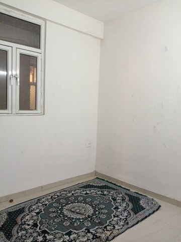 Room in 3.5 BHK Apartment at Gaur City 1st Avenue, Sector 4 Greater Noida – for Rent